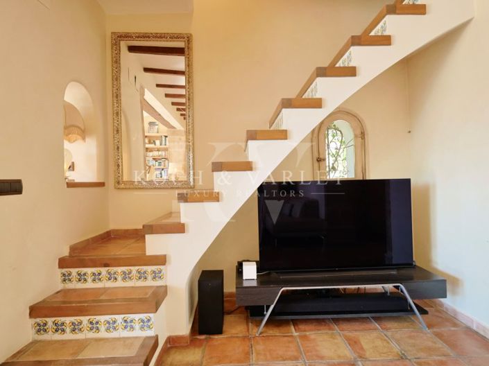 Image No.18-4 Bed Farmhouse for sale