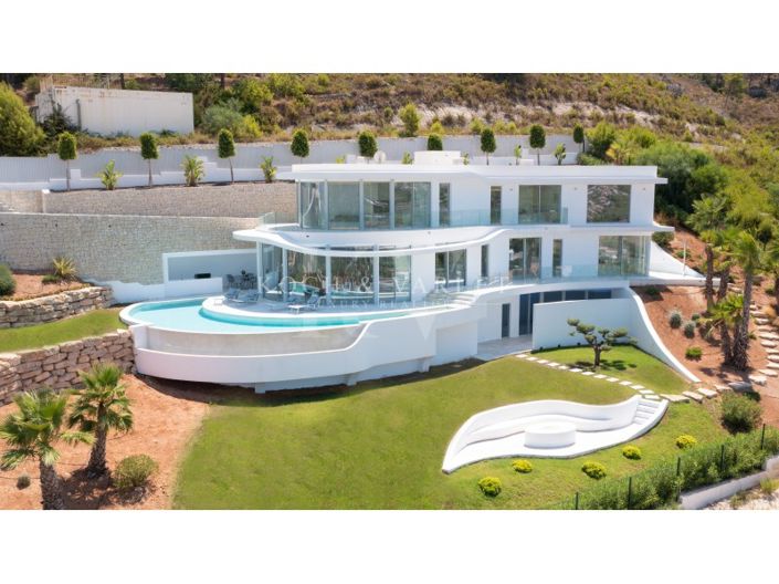 Image No.2-4 Bed Villa for sale