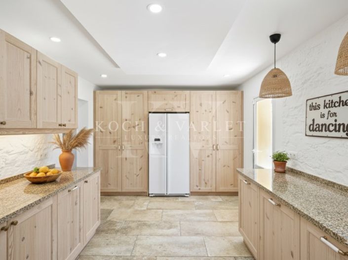 Image No.9-7 Bed Villa for sale