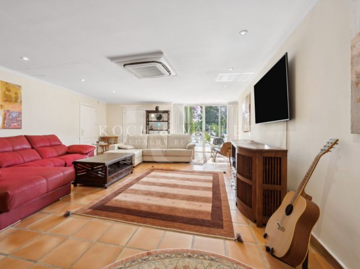 Image No.10-7 Bed Villa for sale