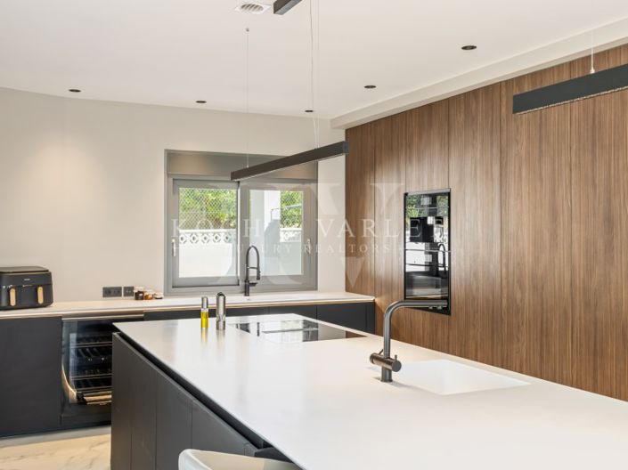 Image No.10-4 Bed Villa for sale