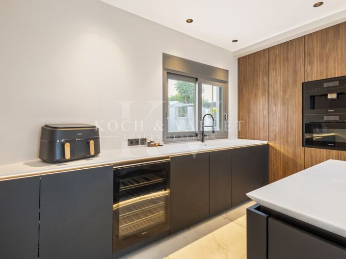 Image No.12-4 Bed Villa for sale