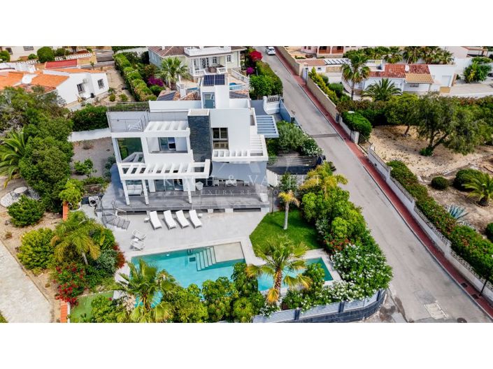 Image No.2-4 Bed Villa for sale