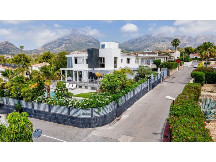 Image No.3-4 Bed Villa for sale