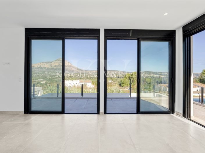 Image No.28-3 Bed Villa for sale