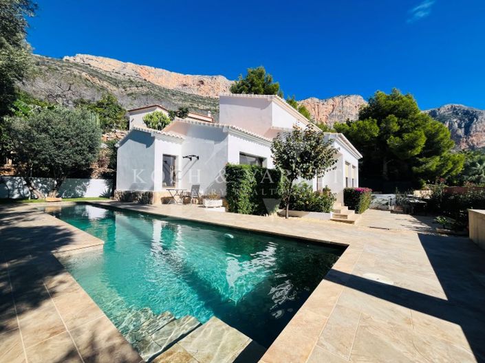 Image No.1-4 Bed Villa for sale