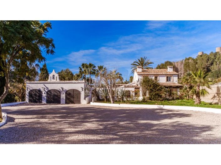 Image No.11-5 Bed Farmhouse for sale