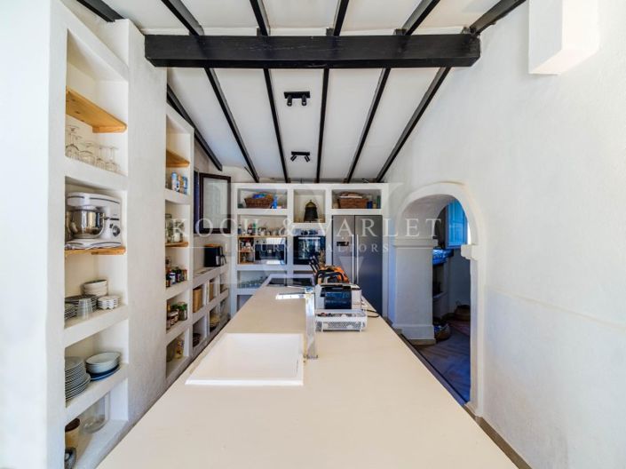 Image No.28-5 Bed Farmhouse for sale