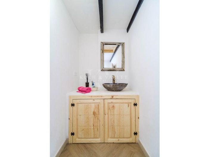 Image No.29-5 Bed Farmhouse for sale