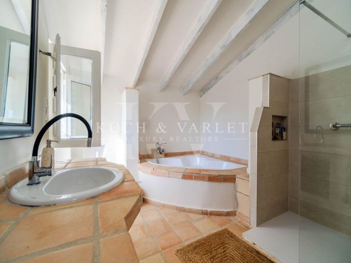 Image No.45-5 Bed Farmhouse for sale