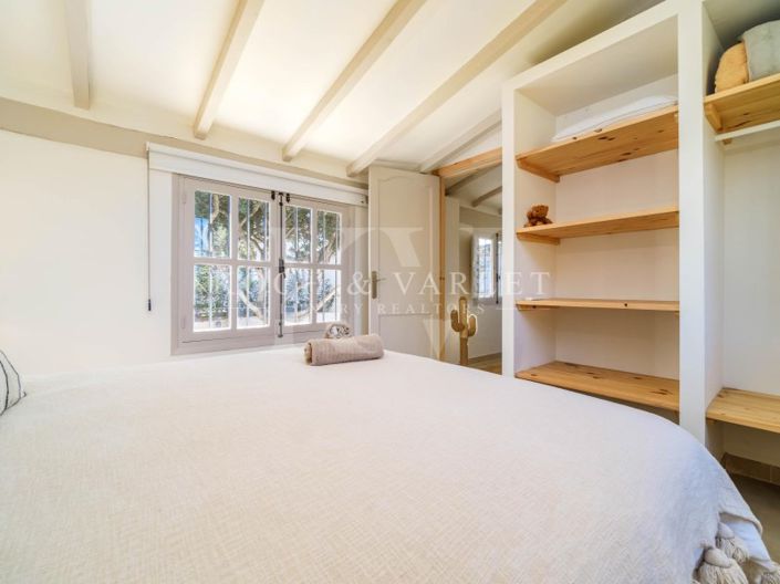 Image No.50-5 Bed Farmhouse for sale