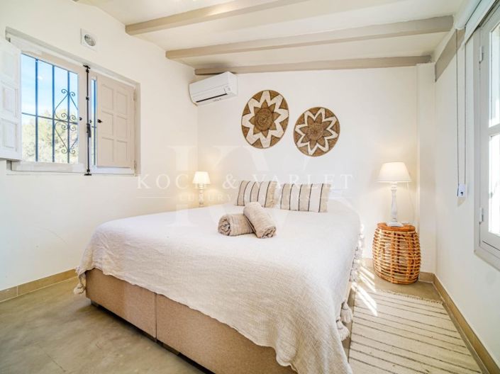 Image No.51-5 Bed Farmhouse for sale