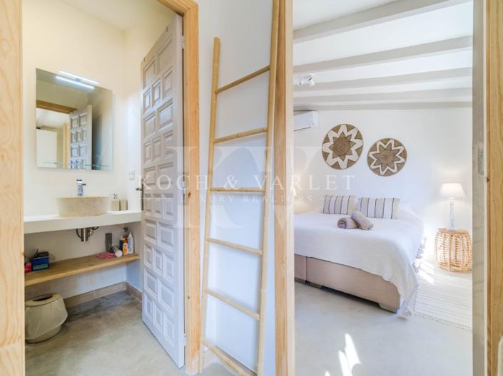 Image No.54-5 Bed Farmhouse for sale