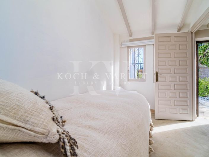 Image No.59-5 Bed Farmhouse for sale