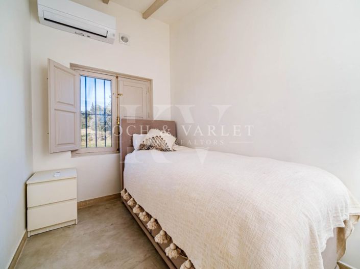 Image No.60-5 Bed Farmhouse for sale