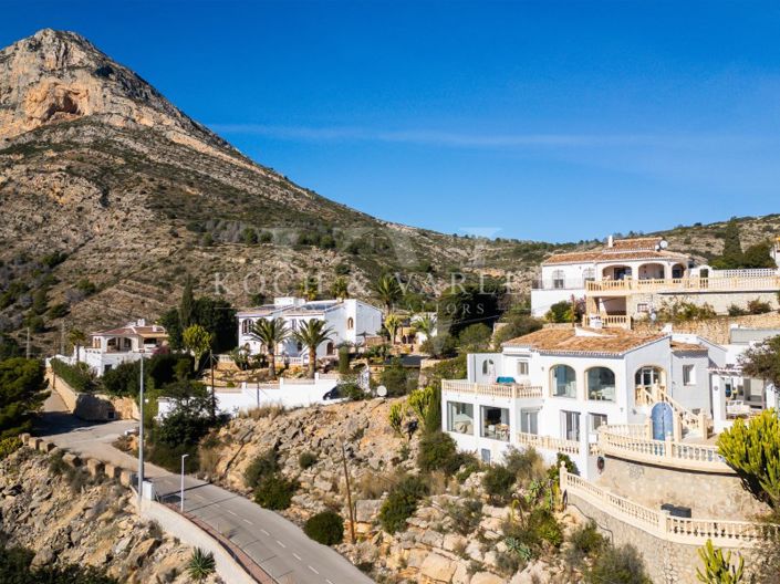 Image No.2-4 Bed Villa for sale