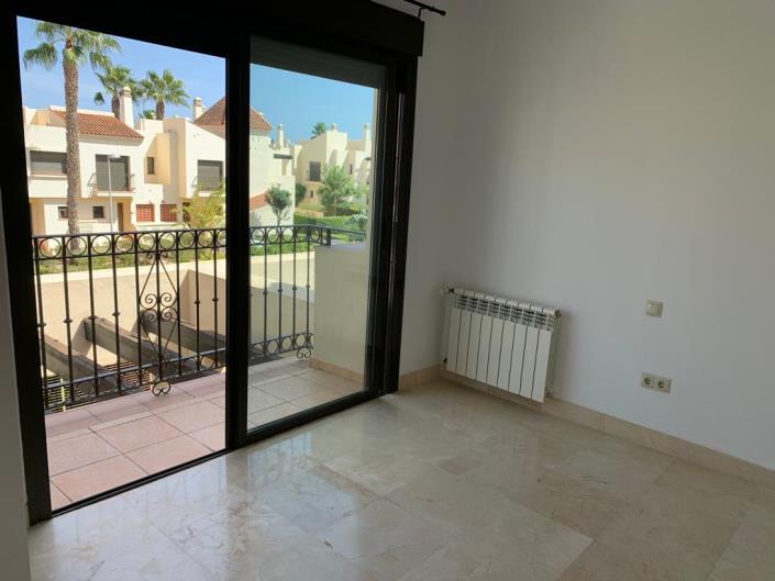 Image No.16-22 Bed Townhouse for sale