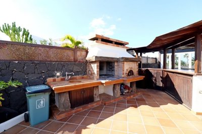3 Bedroom Villa with a private pool in Playa Blanca