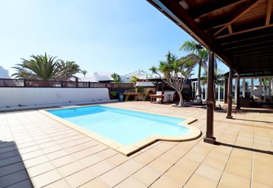 3 Bedroom Villa with a private pool in Playa Blanca