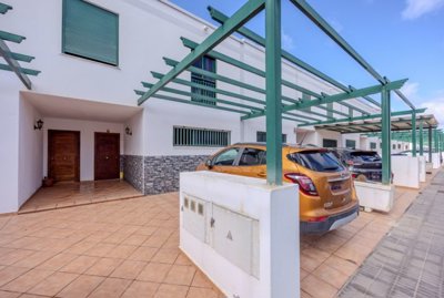 Furnished duplex near schools, shops, and sports facilities