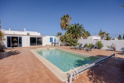 Spacious Playa Blanca villa with pool, guest apartment, and potential.