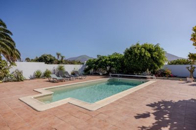 Spacious Playa Blanca villa with pool, guest apartment, and potential.