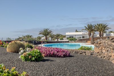 Sea views, privacy, and great facilities in Playa Blanca