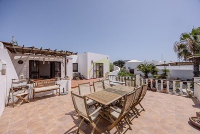 Fantastic 2 bedroom bungalow in a gated community in Playa Blanca