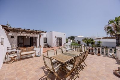 Fantastic 2 bedroom bungalow in a gated community in Playa Blanca