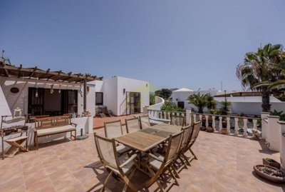 Fantastic 2 bedroom bungalow in a gated community in Playa Blanca