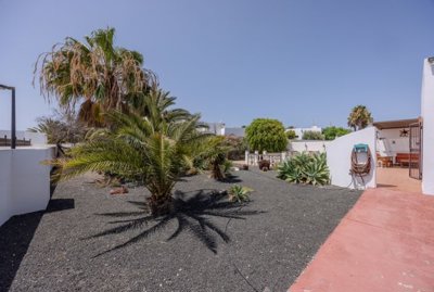 Fantastic 2 bedroom bungalow in a gated community in Playa Blanca