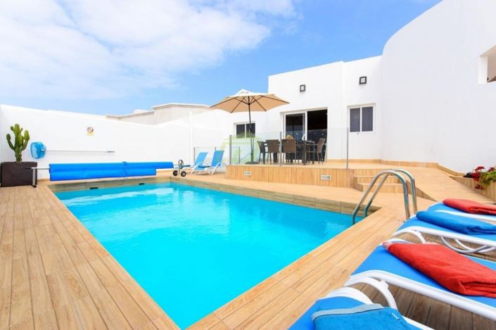 Image No.1-7 Bed Villa for sale