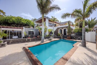Spacious villa with guest studios, 2 pools, and breathtaking scenery