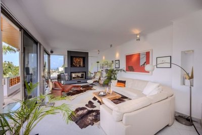 Spacious villa with guest studios, 2 pools, and breathtaking scenery