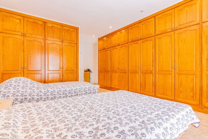 Image No.10-1 Bed Villa for sale