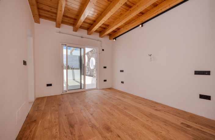 Image No.15-6 Bed Villa for sale