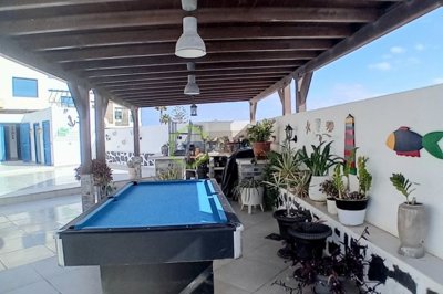 Spacious 3-Bedroom Home with BBQ Terrace, Basement & Garage – Playa Blanca
