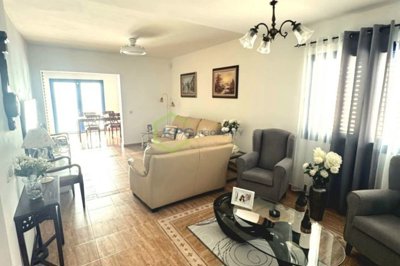 Spacious 3-Bedroom Home with BBQ Terrace, Basement & Garage – Playa Blanca
