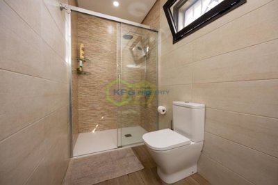 Stunning, turn-key ready Villa in Gated Community