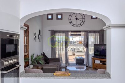Stunning, turn-key ready Villa in Gated Community