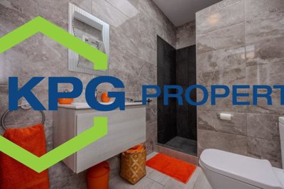 Stylish 4-bed villa with heated pool and Montaña Roja views