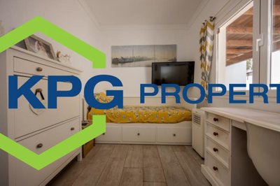 Stylish 4-bed villa with heated pool and Montaña Roja views