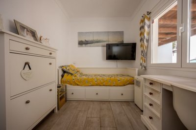 Stylish 4 bedroom villa with heated pool and Montaña Roja views in Playa Blanca