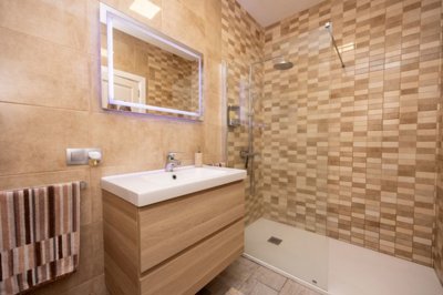 Stylish 4 bedroom villa with heated pool and Montaña Roja views in Playa Blanca