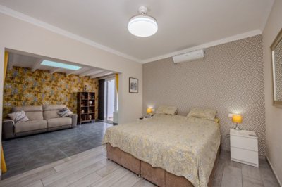 Stylish 4 bedroom villa with heated pool and Montaña Roja views in Playa Blanca