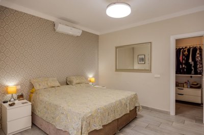 Stylish 4 bedroom villa with heated pool and Montaña Roja views in Playa Blanca