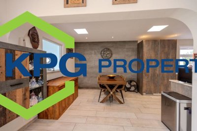 Stylish 4-bed villa with heated pool and Montaña Roja views