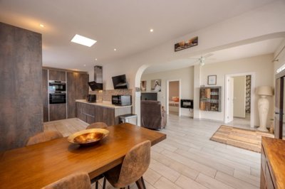 Stylish 4 bedroom villa with heated pool and Montaña Roja views in Playa Blanca