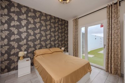 Stylish 4 bedroom villa with heated pool and Montaña Roja views in Playa Blanca