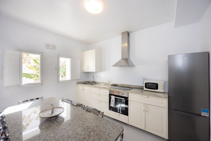 Image No.10-6 Bed Villa for sale